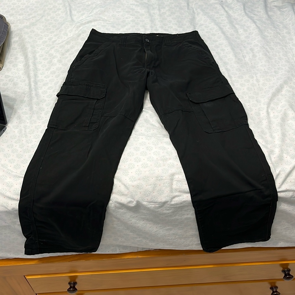 Wrangler black relaxed fit cargo pants